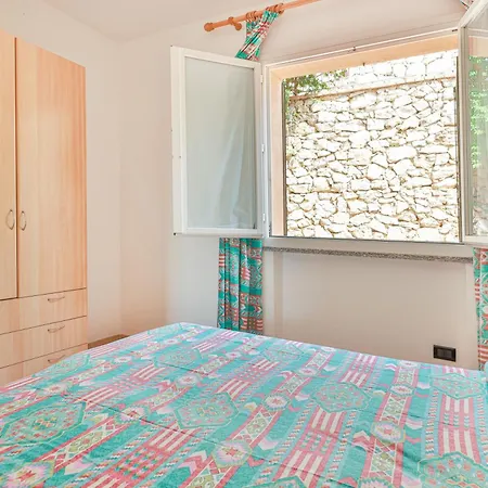 Nisportino Borgo Alloro, Fonte Ed Aida Lejlighed